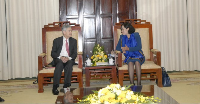 Ngày 31/3/2016, Phó Thống đốc Nguyễn Thị Hồng đã có buổi tiếp ông Jerome Powell - thành viên Hội đồng Thống đốc Cục Dự trữ Liên bang Hoa Kỳ.