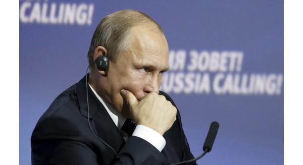 Nền kinh tế khủng hoảng đang là thách thức lớn đối với Tổng thống Nga Vladimir Putin Ảnh: Reuters
