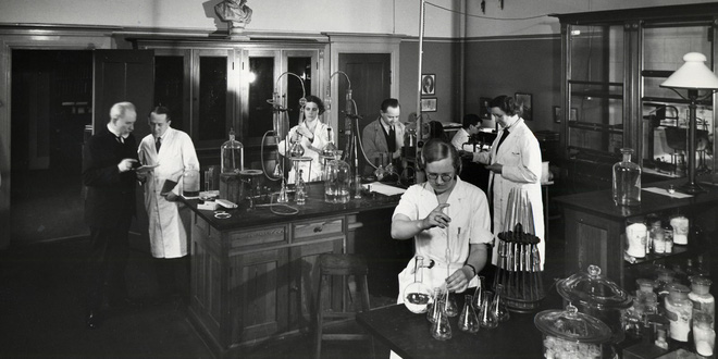 Phòng thí nghiệm Carlsberg với sự góp mặt của các nhà khoa học hàng đầu nhằm tìm ra một phương pháp nấu bia hoàn hảo