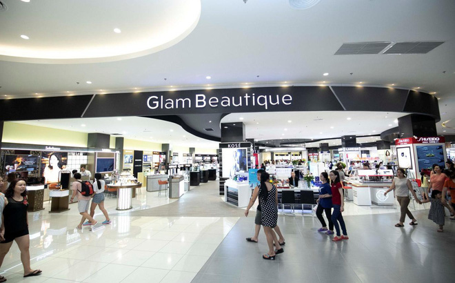 Tại Glam Beautique, khách hàng sẽ được nhân viên tư vấn tận tình để lựa chọn dòng sản phẩm phù hợp với độ tuổi và nhu cầu của mình.