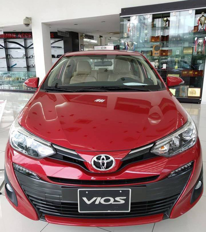 Mẫu xe hot Toyota Vios cũng được áp dụng giảm giá 40 triệu cùng nhiều khuyến mãi hấp dẫn.