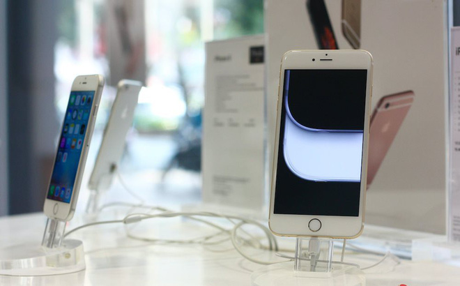 iPhone trưng bày tại một siêu thị điện thoại. Ảnh: Hải Đăng