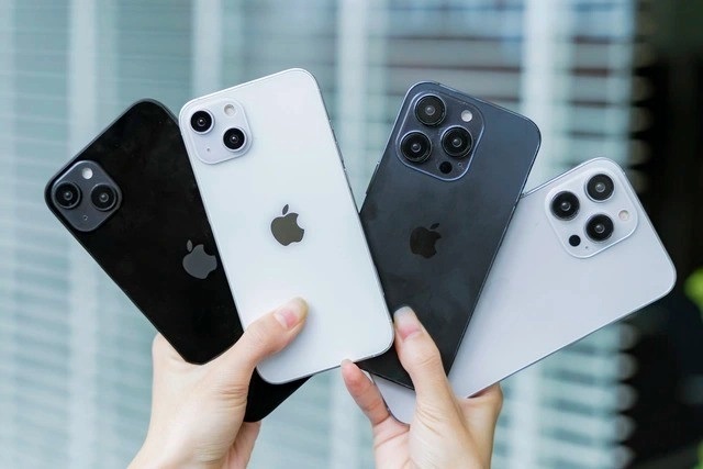 Bản mẫu của 4 mẫu iPhone thế hệ mới từng xuất hiện tại Việt Nam.