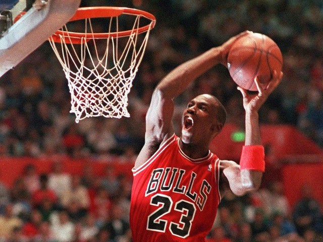 Michael Jordan là một trong những tên tuổi gắn liên với Nike. Ảnh: AP Images.