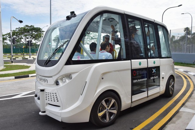 Hình ảnh một chiếc xe bus tự lái của Singapore.