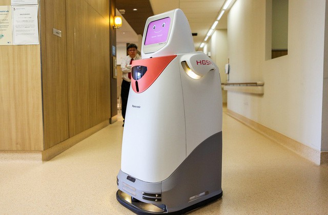 Một robot làm việc tại bệnh viện ở Singapore.
