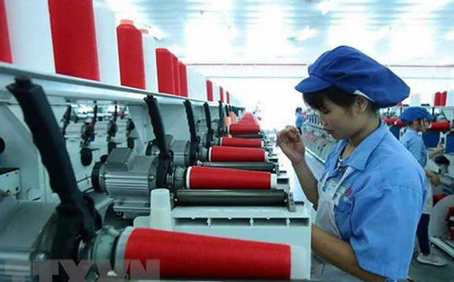 Dây chuyền sản xuất sợi tại Công ty TNHH Dệt nhuộm Jasan Việt Nam , vốn đầu tư của Trung Quốc tại Khu công nghiệp Phố nối B (Hưng Yên). Ảnh: TTXVN