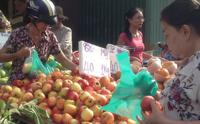 Nhiều tiểu thương kinh doanh trái cây nhập khẩu khẳng định, đây là táo Trung Quốc đội lốt Mỹ