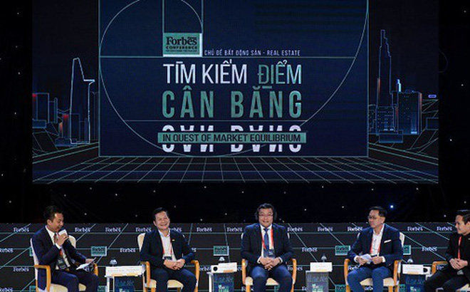 Ông Phạm Thanh Hưng (thứ 2 bên trái sang) tại sự kiện của Forbes. Ảnh: Forbes.