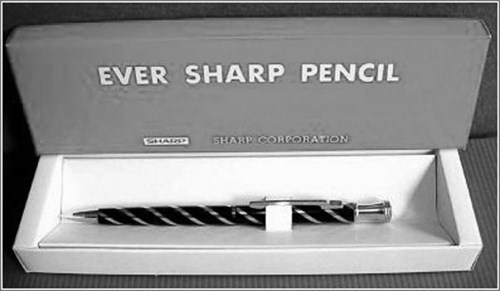 Chiếc bút máy này là sản phẩm đầu tiên của thương hiệu Sharp.