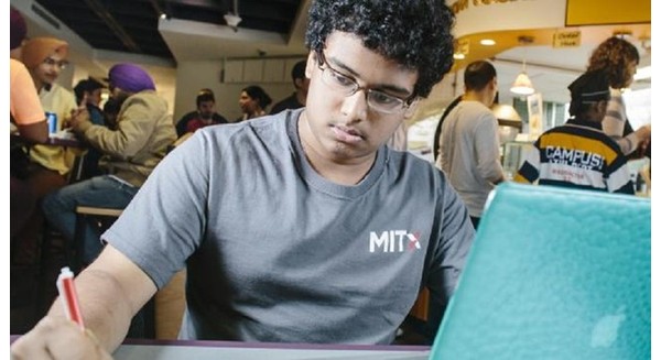 Năm 13 tuổi, Ahaan Rungta đã nắm vững kiến thức về Cơ học lượng tử. Ảnh: MIT News.