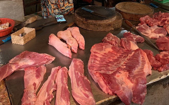 Giá thịt lợn ngoài chợ tăng phi mã khiến nhiều người tiêu dùng choáng váng