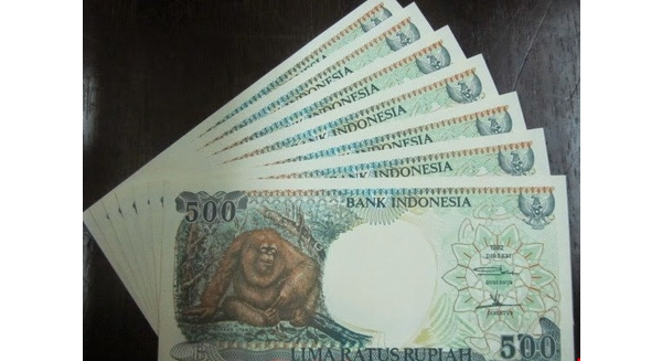 Tờ 500 Rupiah Indonesia in hình khỉ được nhiều cửa hàng giới thiệu cho mùa Tết 2016, có mệnh giá chỉ tương đương 811 đồng, nhưng được rao giá 50.000 đồng. Ảnh: NVCC.