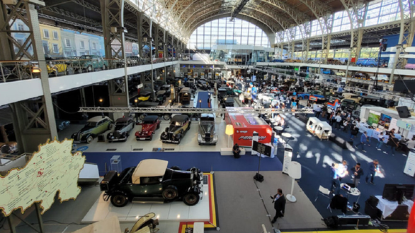 Bên trong khu vực triển lãm Autosens diễn ra tại Bảo tàng Autoworld ở thủ đô Brussels, Vương Quốc Bỉ - Ảnh: PH.NGUYỄN