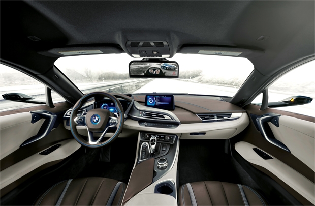 BMW i8 trang bị hệ thống camera thay thế hoàn toàn các loại gương chiếu hậu thông thường - Nguồn: BMW