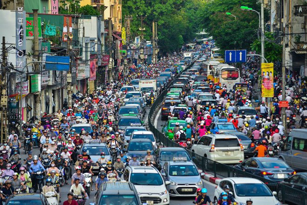 Ùn tắc giao thông là chuyện cơm bữa ở các đô thị lớn của Việt Nam. (Ảnh: PV/Vietnam+)