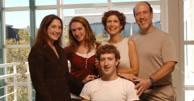 Gia đình Zuckerberg. Ảnh FB.
