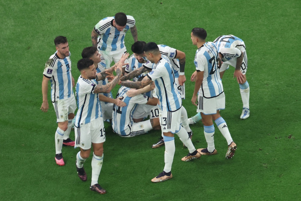 Tuyển Argentina lên ngôi vô địch sau trận chung kết nghẹt thở  AFP