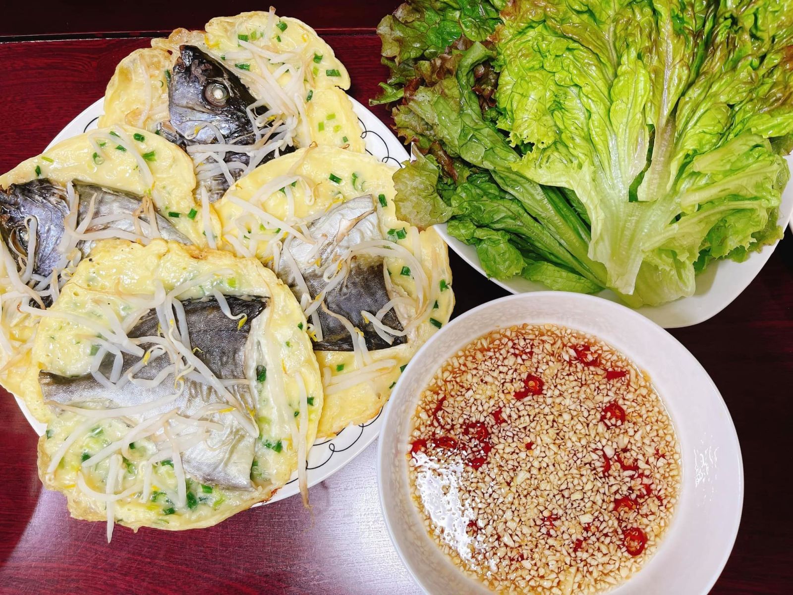  Bánh khoái cá kình là món ăn dân dã có nguồn gốc từ chợ làng Chuồn - khu chợ truyền thống của làng An Truyền, xã Phú An, huyện Phú Vang, Thừa Thiên - Huế (Ảnh: Nhi Hoàng).