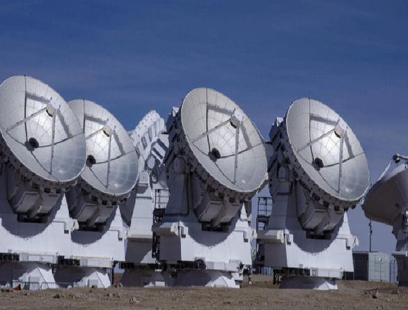 Đài thiên văn ALMA nằm trên cao nguyên Chajnantor, miền Bắc Chile, ở độ cao 5.000m so với mực nước biển - Ảnh: AFP