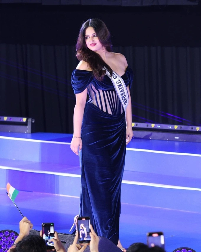 Đương kim Hoa hậu Hoàn vũ Harnaaz Sandhu gây chú ý tại sự kiện (Ảnh: Thairath).