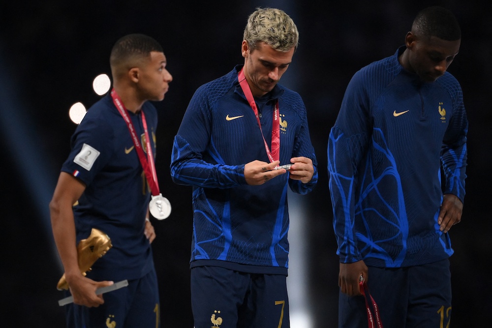 Các cầu thủ Pháp thất vọng khi không thể bảo vệ chức vô địch thế giới  AFP