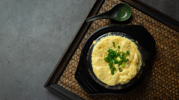 Xếp thứ 2 trong danh sách những món khó ăn của châu Á là món trứng hấp kiểu Hàn - Ảnh: TASTING TABLE