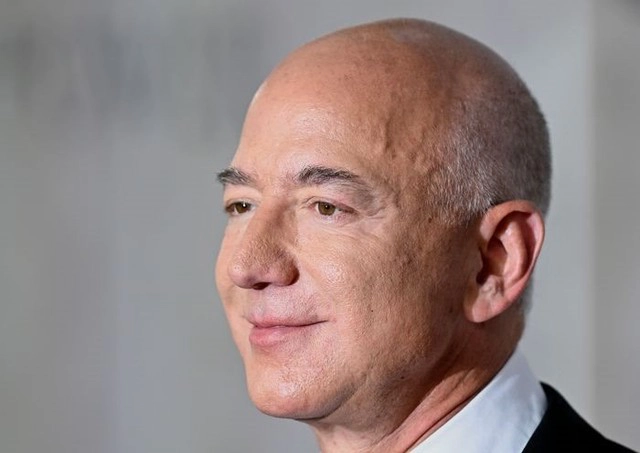  Tỷ phú Jeff Bezos khuyên mọi người nên tiết kiệm chi tiêu. Ảnh: MarketWatch.