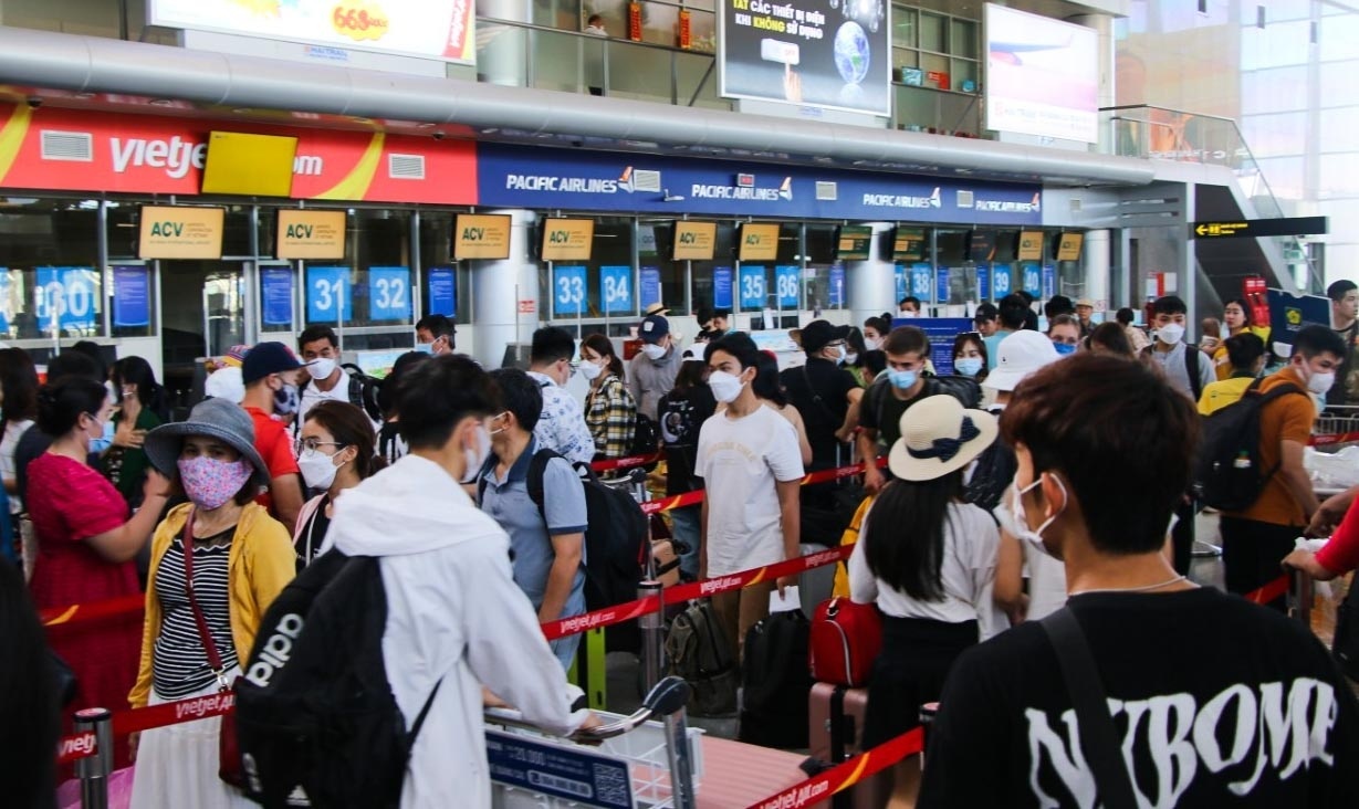 Sân bay Đà Nẵng thường chật kín người vào mỗi dịp lễ tết  H.Đ