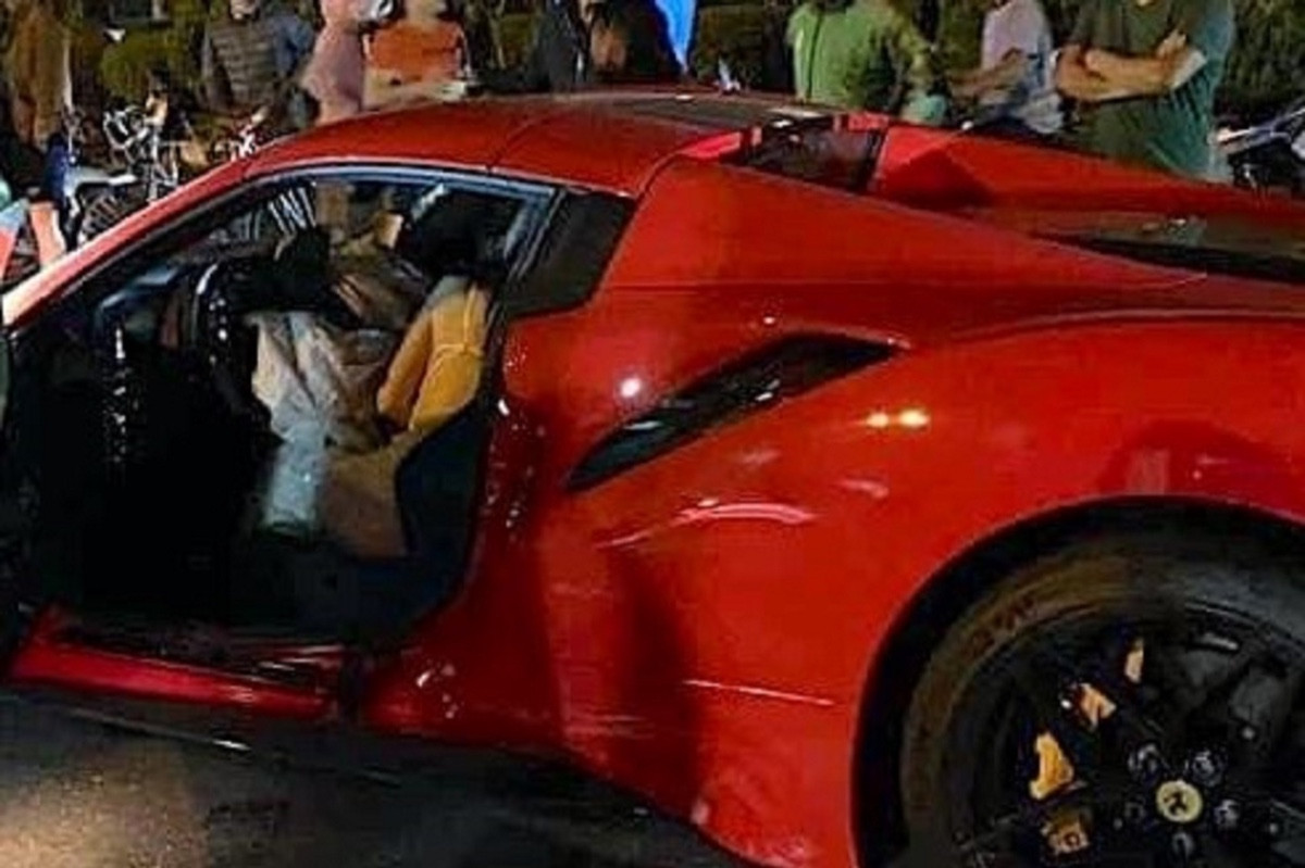  Cô gái ngồi trên chiếc xe Ferrari trong vụ tai nạn. Ảnh: H.M