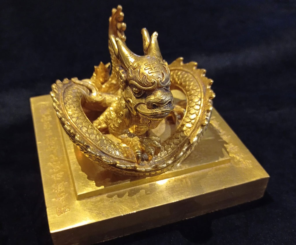 Hình ảnh ấn vàng Vua Minh Mạng 