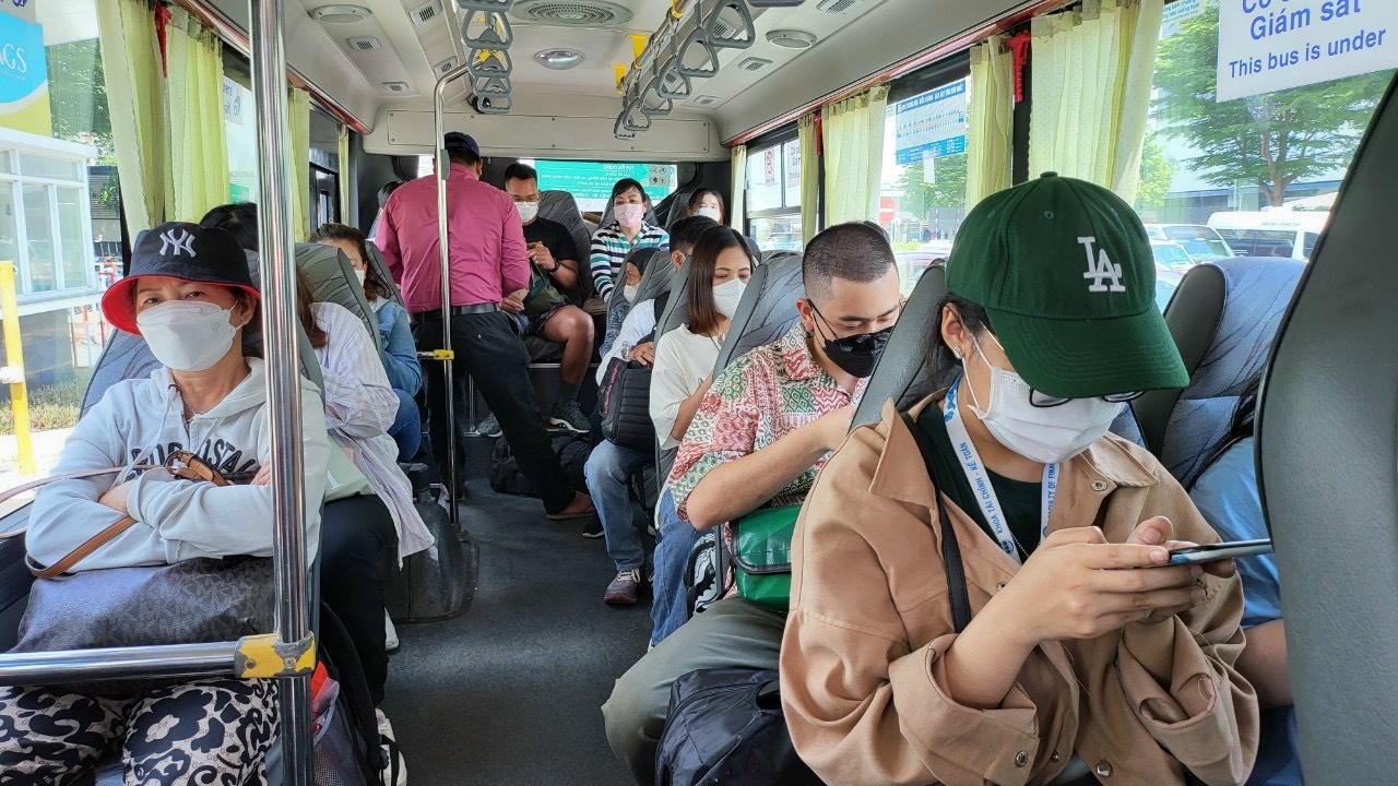 TP.HCM muốn tăng cường xe buýt đưa/đón khách khu vực sân bay Tân Sơn Nhất  CTV