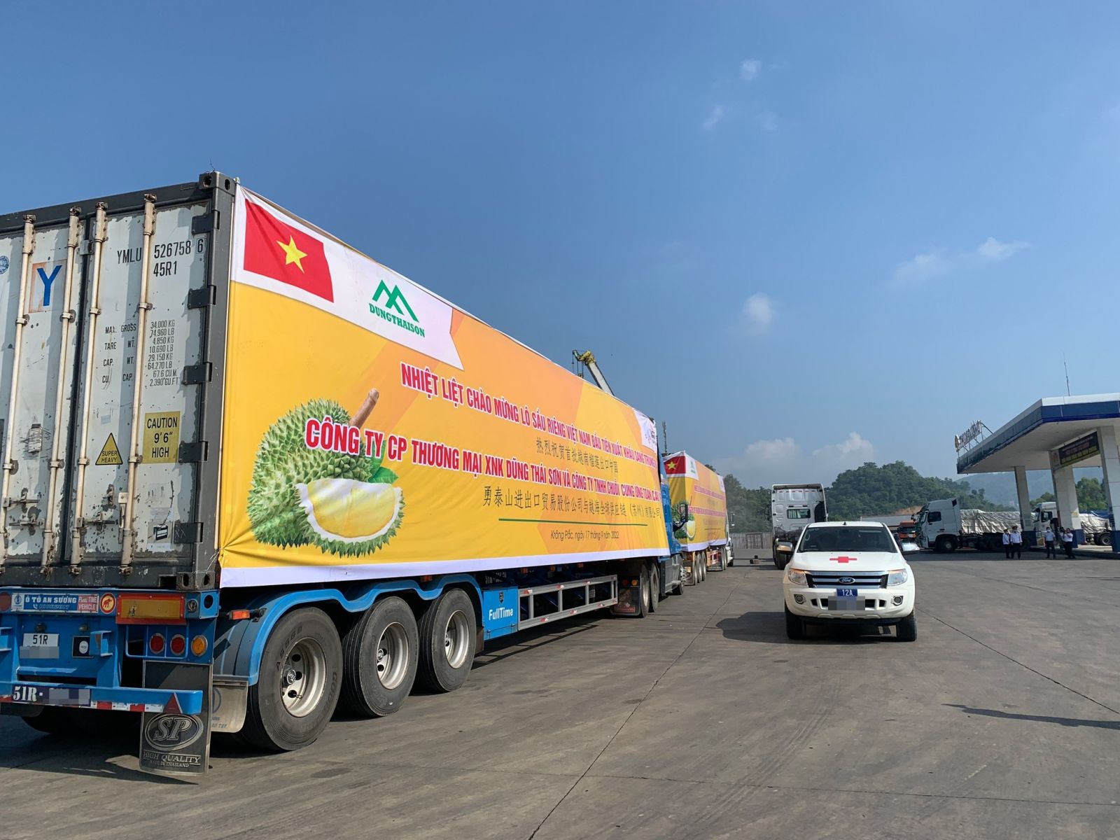 Trung Quốc là thị trường lớn tiêu thụ hầu hết các loại nông sản của Việt Nam. Trong ảnh: Kiểm dịch xe hàng sầu riêng xuất khẩu tại Cửa khẩu quốc tế Hữu Nghị (Lạng Sơn)  PHAN HẬU