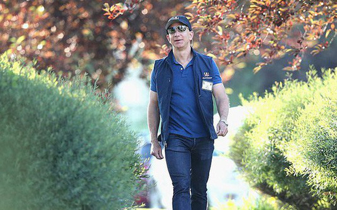 Jeff Bezos: Giàu nhất hành tinh song vẫn rửa bát giúp vợ mỗi tối