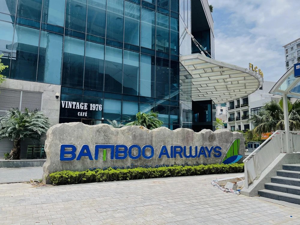 Sau khi được FLC bán cho chủ mới với giá 2.000 tỷ, toà nhà Bamboo Airways đổi tên mới thành The West