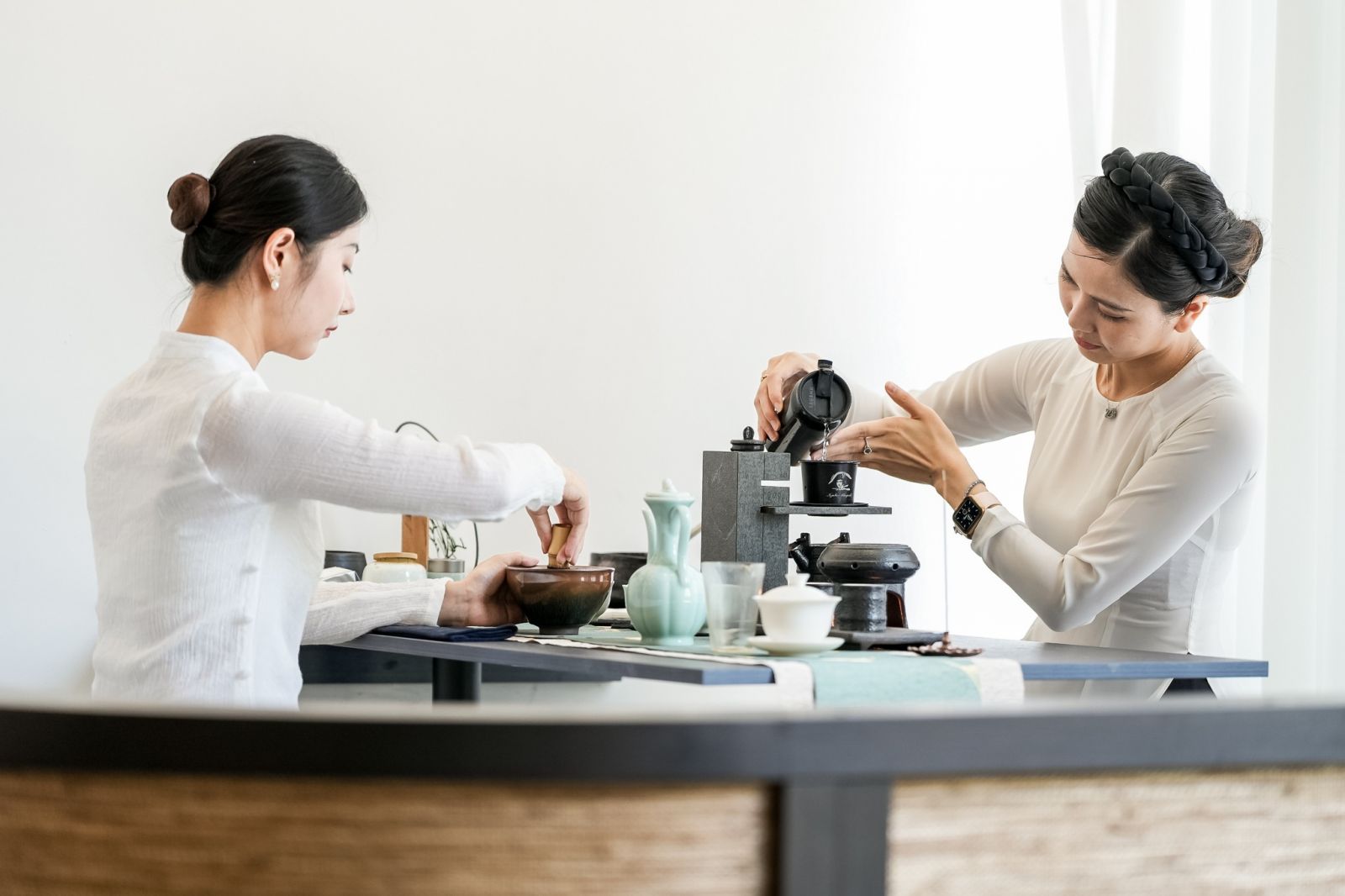 Người yêu cà phê tại Thượng Hải thích thú khám phá nghệ thuật trình diễn Thiền cà phê - một sản phẩm cà phê văn hóa, cà phê nghệ thuật do Trung Nguyên Legend sáng tạo nên