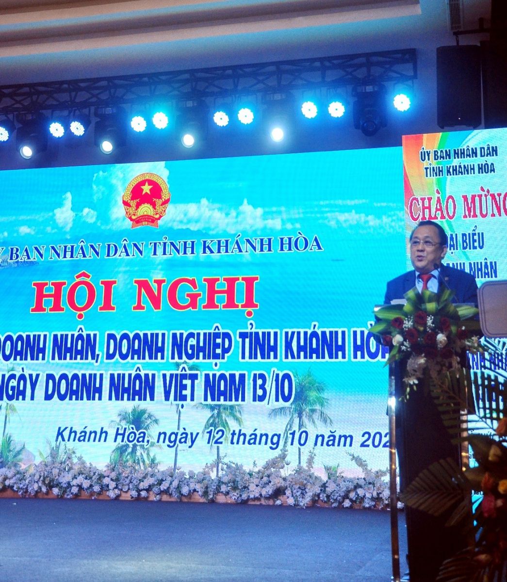 Ông Lê Hữu Hoàng, Phó Chủ tịch Thường trực UBND tỉnh Khánh Hòa phát biểu tại Hội nghị