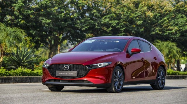 Khách hàng mua Mazda được giảm giá và tặng quà trong nửa cuối tháng 10/2022.