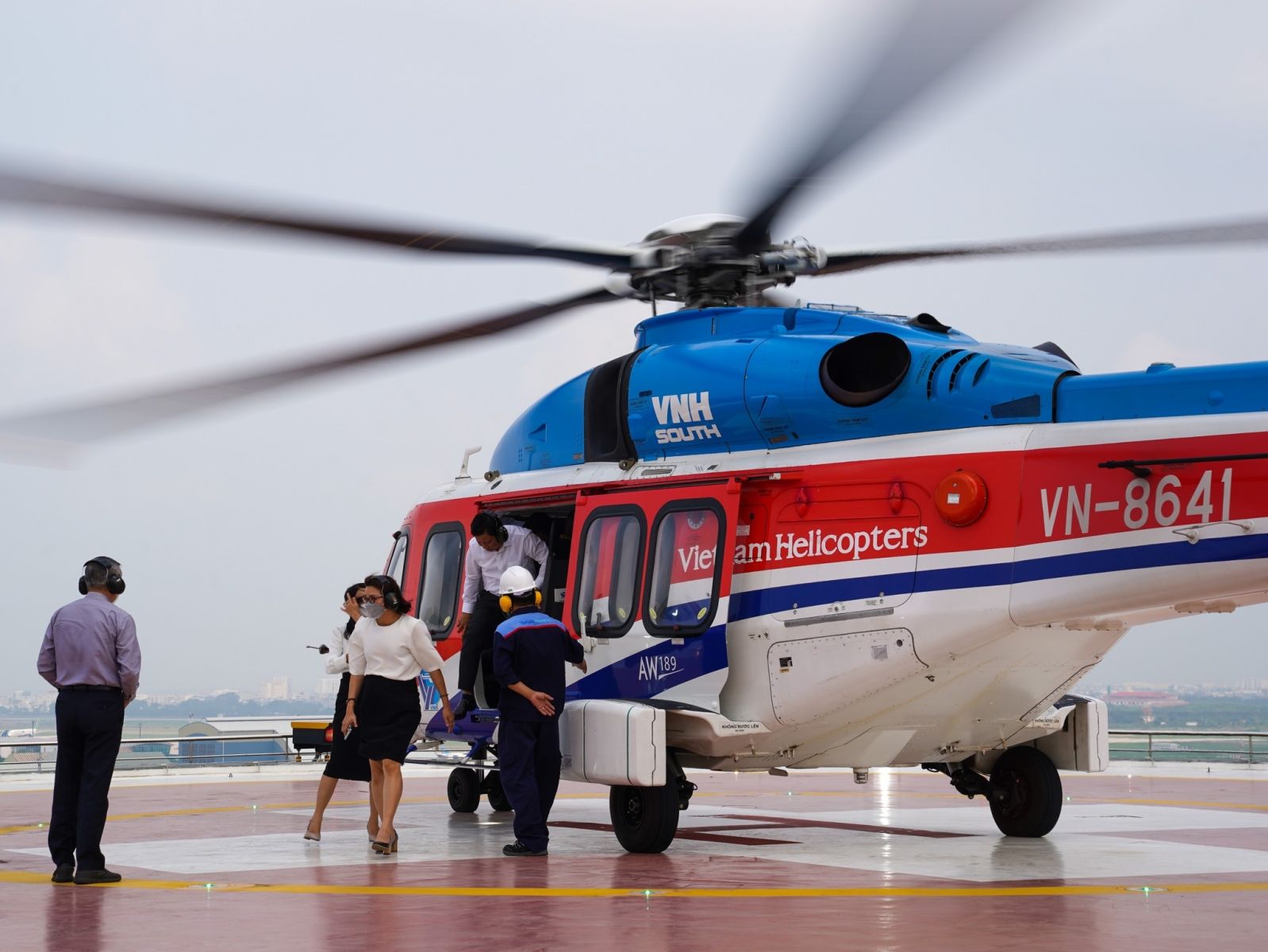 Hiện các công ty du lịch TP.HCM tạm ngừng bán tour trực thăng  Đ.L