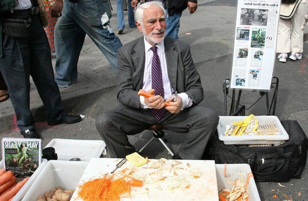 Chiến thuật làm giàu chậm mà chắc như 2 "huyền thoại bán hàng rong": Lãi ít nhưng thu về tiền khủng, tưởng khù khờ nhưng hóa ra toàn "bậc thầy kinh doanh"