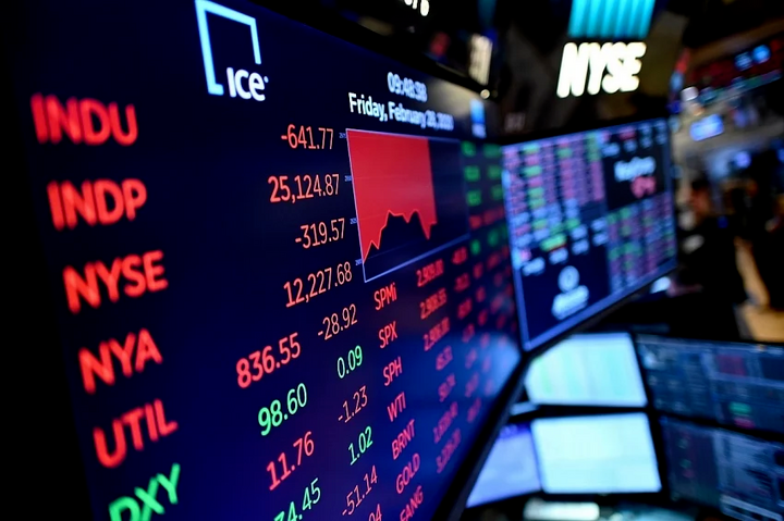 Chứng khoán Mỹ bật tăng sau quyết định của ông Trump