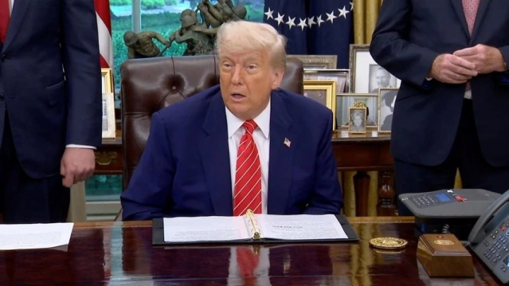 Ông Trump công bố thỏa thuận thương mại sơ bộ với Anh, bitcoin trở lại mốc 100.000 USD, Down Jones tăng hơn 250 điểm