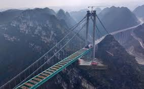 Băng qua "vết nứt Trái đất" chỉ trong 120 giây: Siêu công trình của Trung Quốc khiến thế giới choáng ngợp