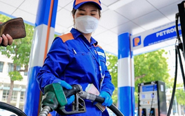 Giá xăng 24/7: Giảm còn 19.279 đồng/lít từ 15h