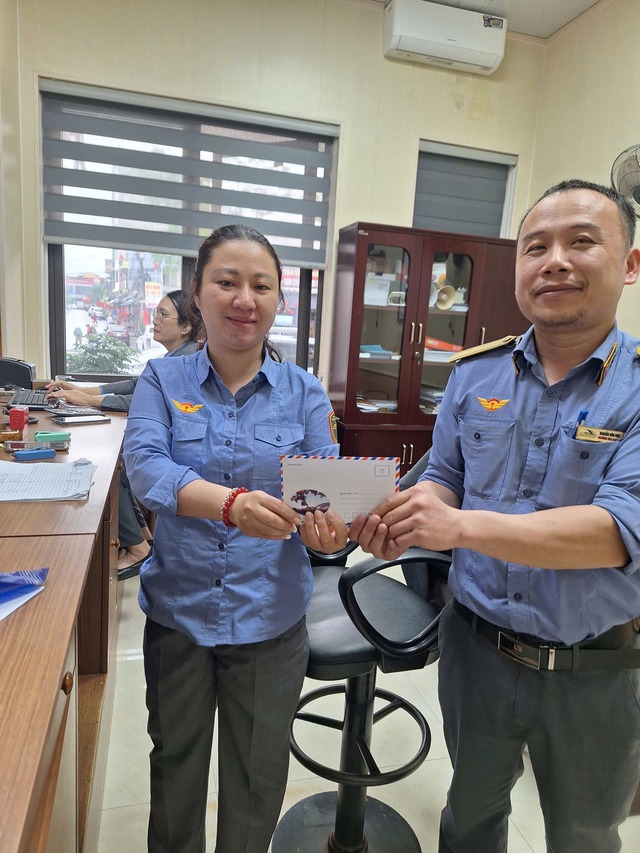 Vội xuống tàu, hành khách để quên hơn 10 triệu đồng dưới gối: Làm thế nào để lấy lại? - Ảnh 1.