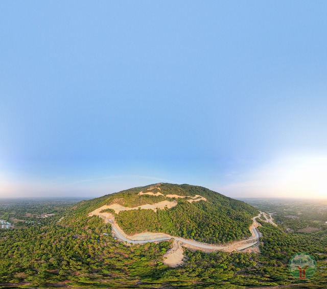 64430459512402691315801977393943666321441967n-1772557804318236911161 Cảnh tượng ngay lúc này tại ngọn núi cao thứ 2 Nam Bộ: Nhiều người không tin vào mắt mình - Ảnh 1.