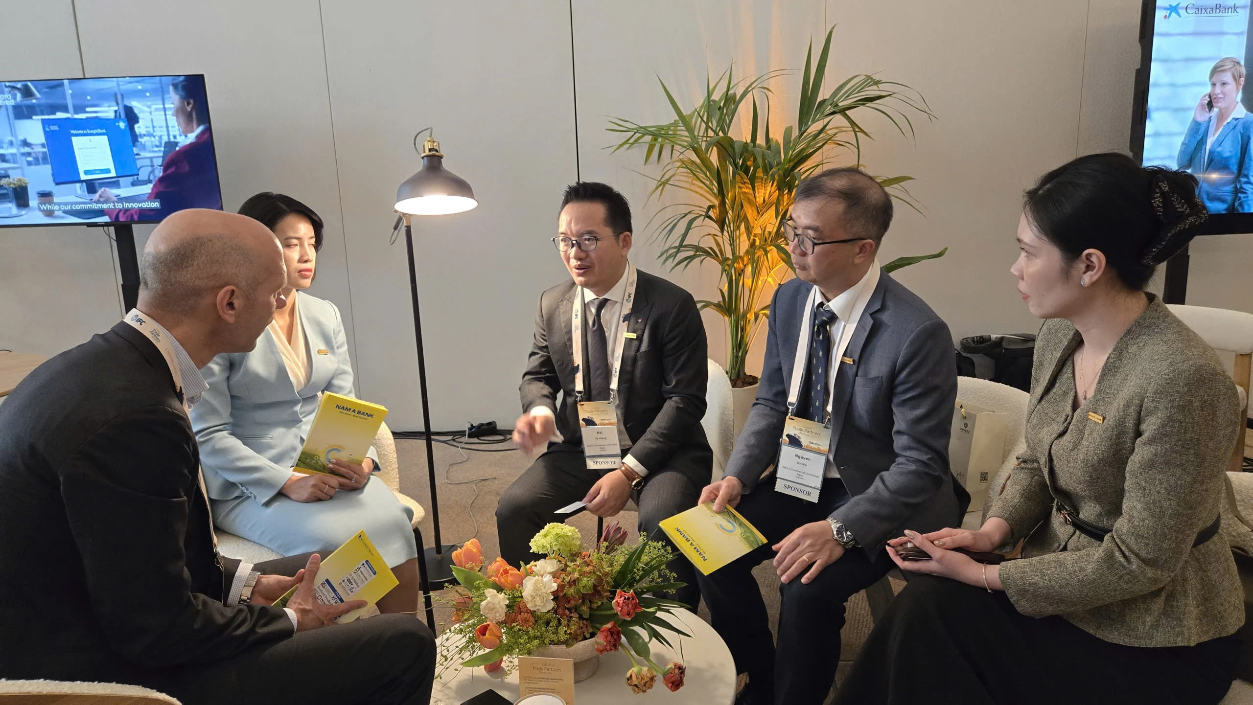 Hình 2 – Commerbank