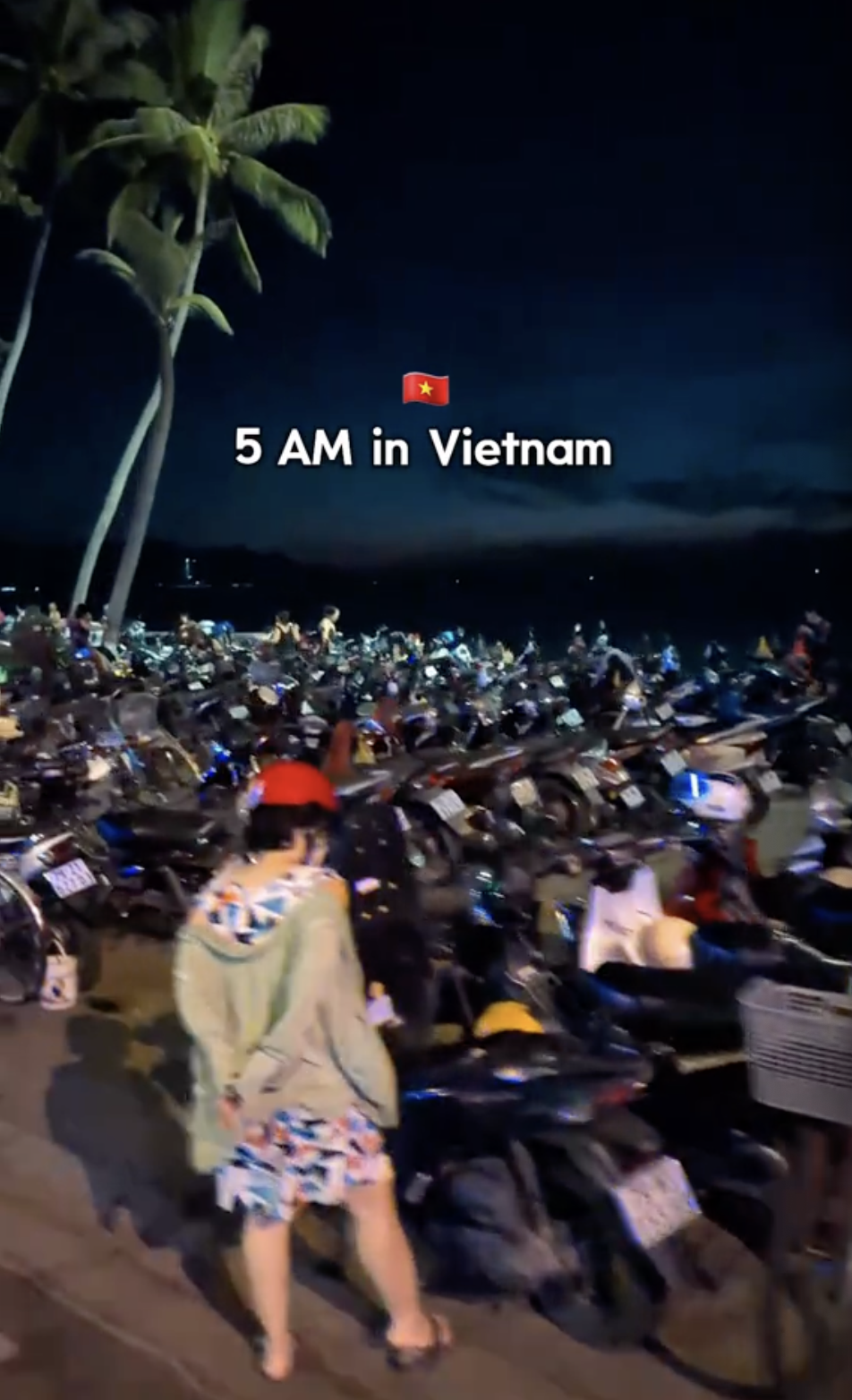 Cảnh tượng lúc 5h sáng ở Việt Nam khiến khách Tây thích thú - Ảnh 1.