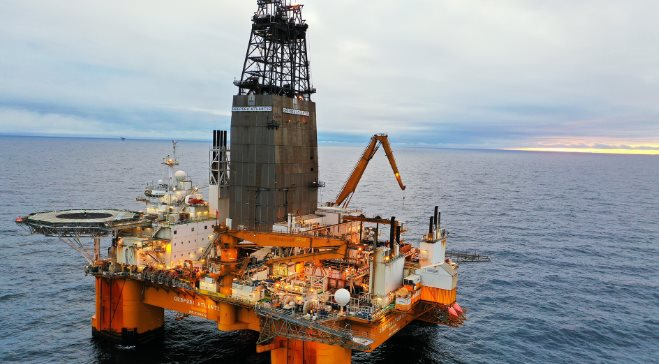 Khoan thẳng đứng 3.872m xuống đáy biển, phát hiện một mỏ dầu khổng lồ dày hơn 200m, trữ lượng lên đến 89 triệu thùng dầu - Ảnh 1.