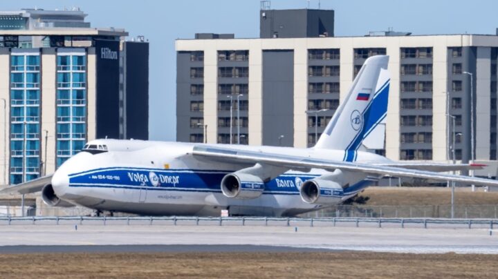 Giằng co pháp lý về máy bay Antonov An - 124 của Nga giữa Canada và Ukraine - Ảnh 1.